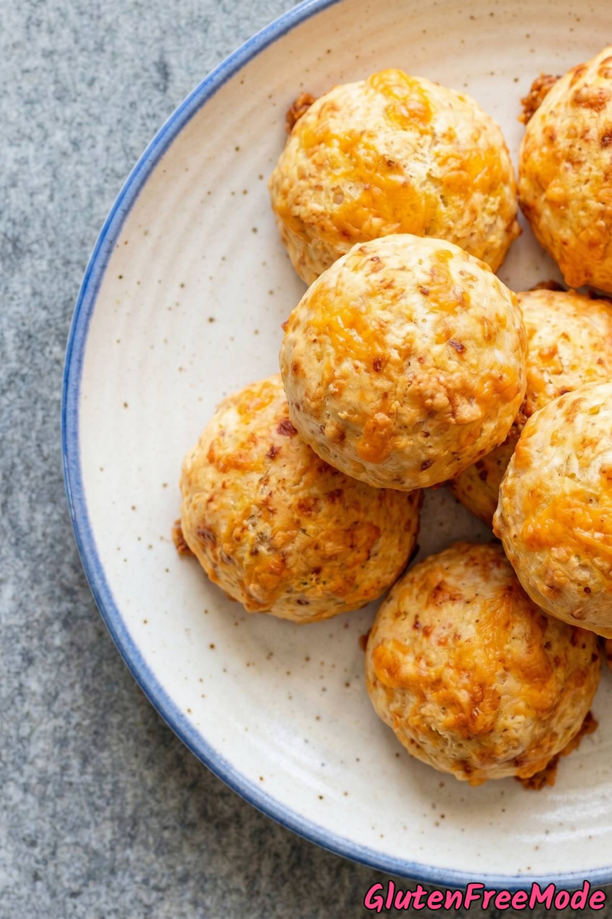 Fluffy gluten free baked cheese puffs