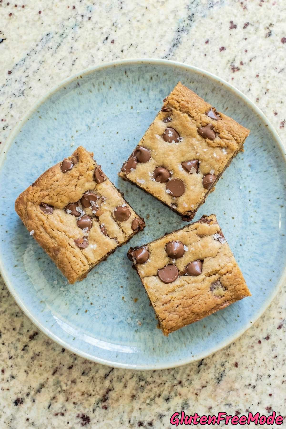 Gooey gluten free chocolate chip cookie bars