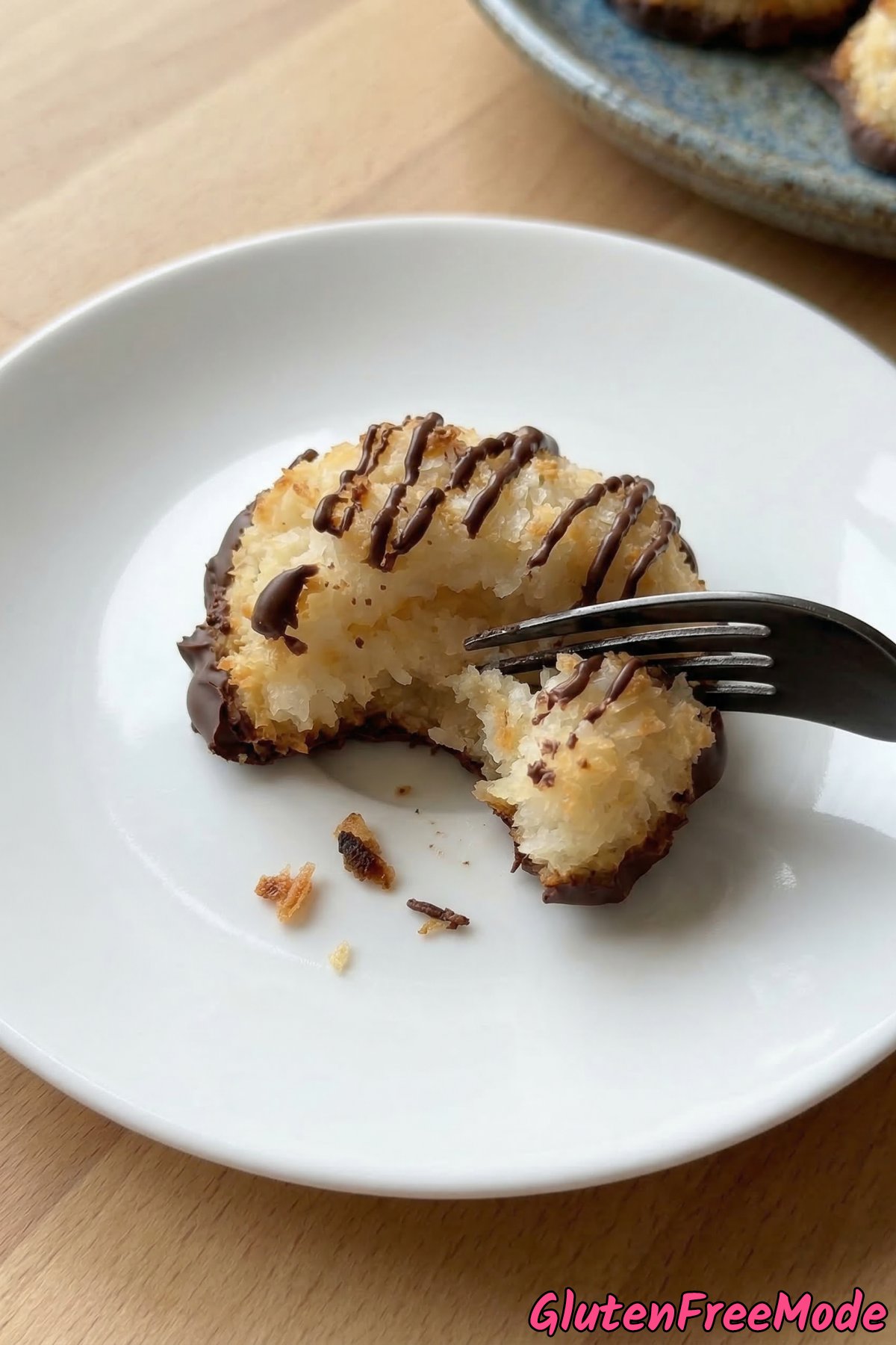 Crispy gluten free coconut macaroons