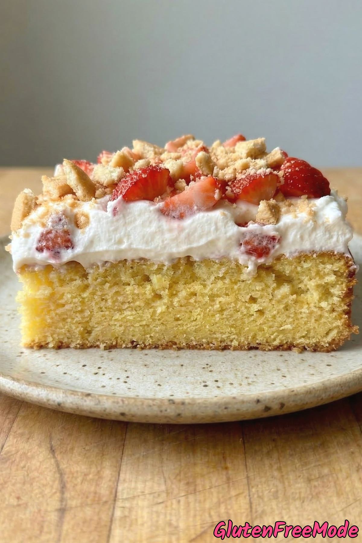 Sweet strawberry crunch cake gluten free